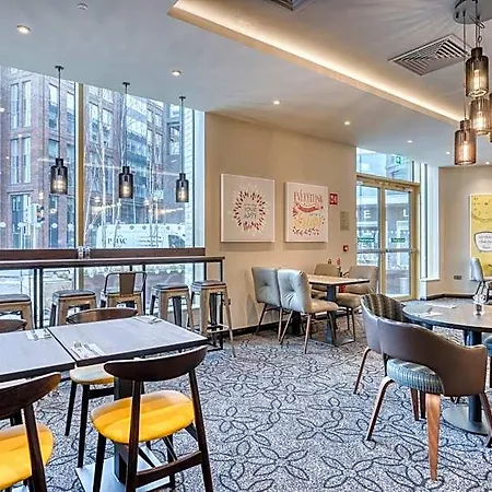 Hotel Premier North Docklands 3*